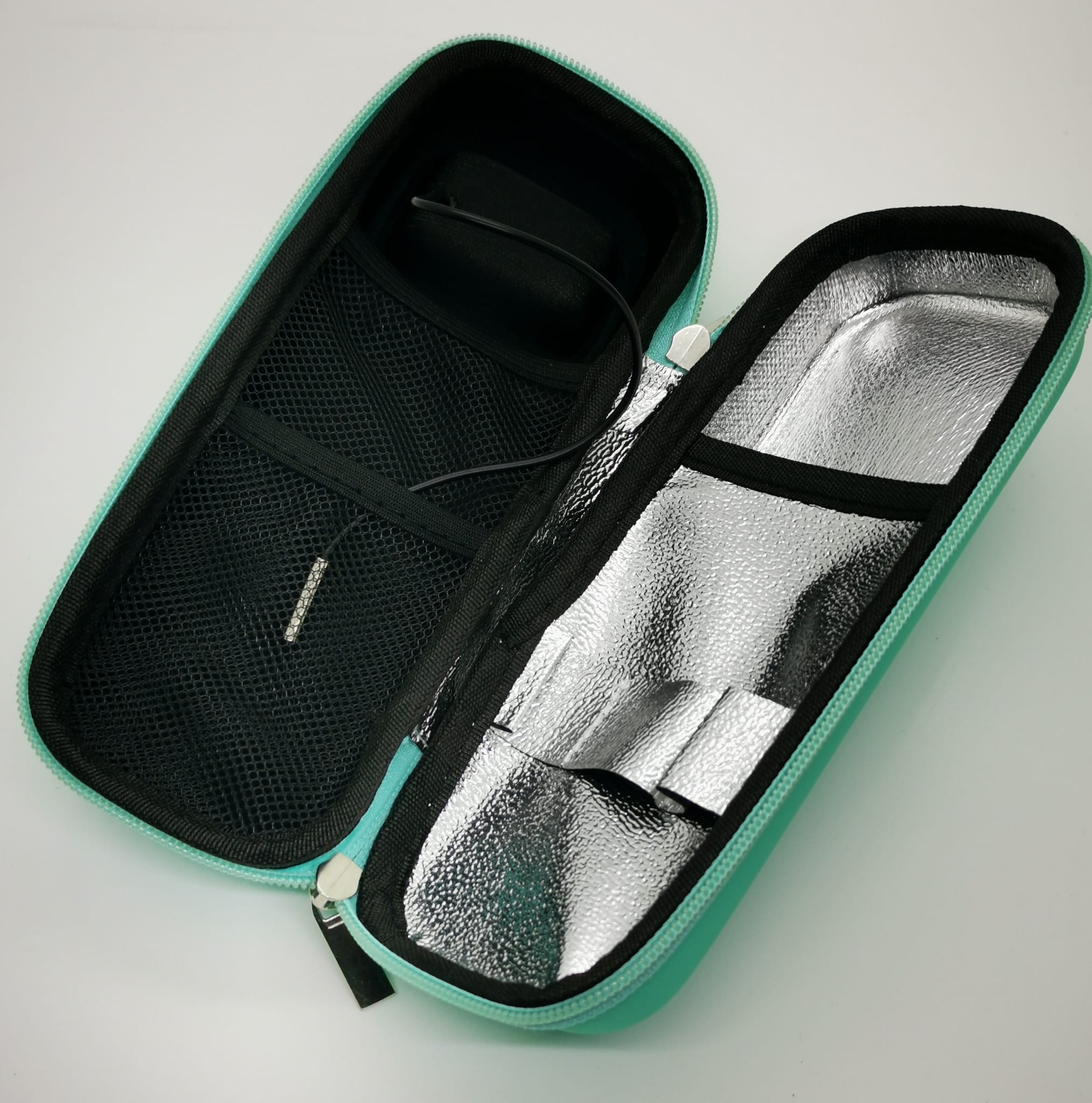 Water proof Insulin pouch with thermometer - Image 3