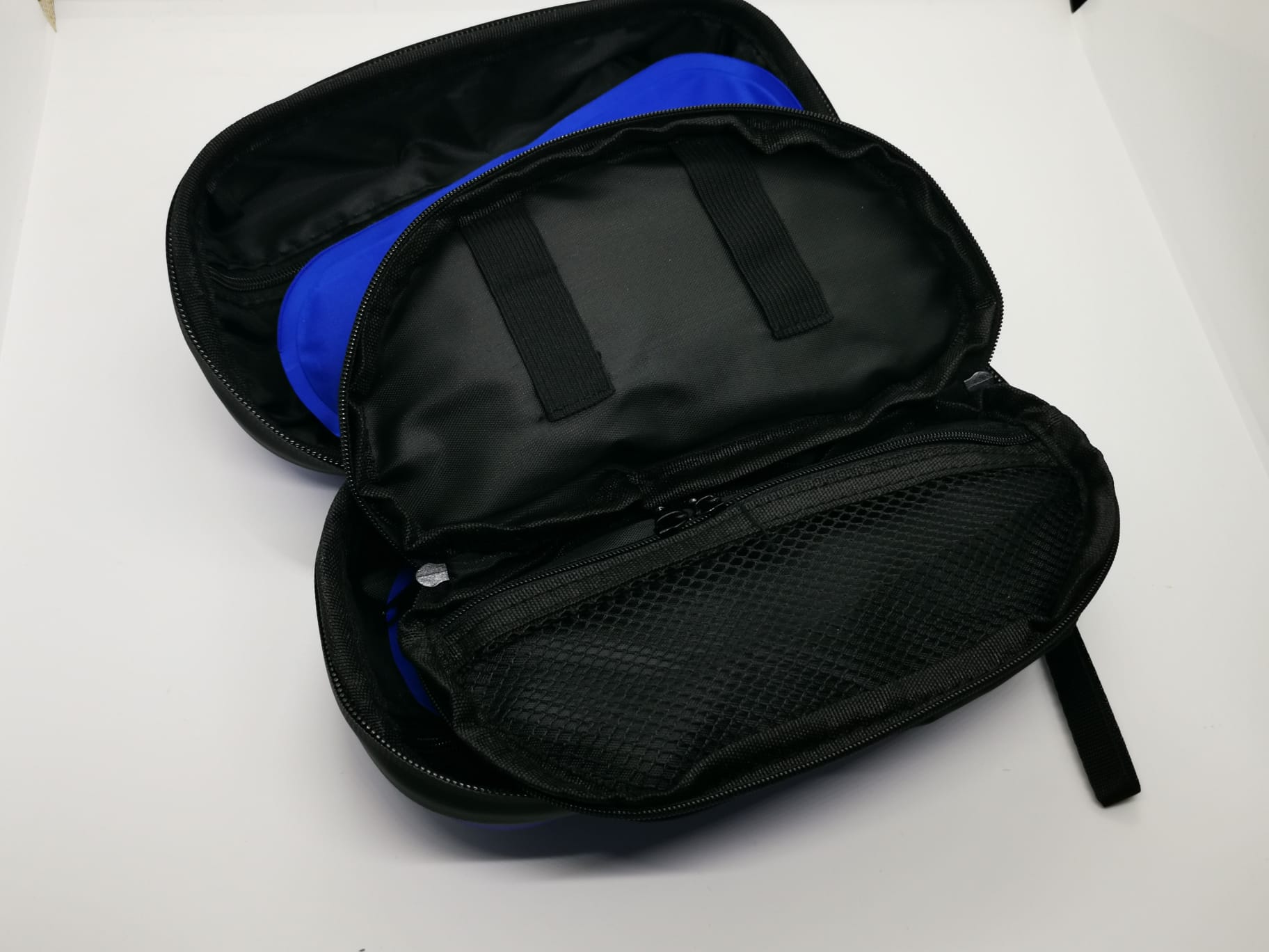 LED Waterproof Insulin Carrier with inner pocket and coolants - Image 4